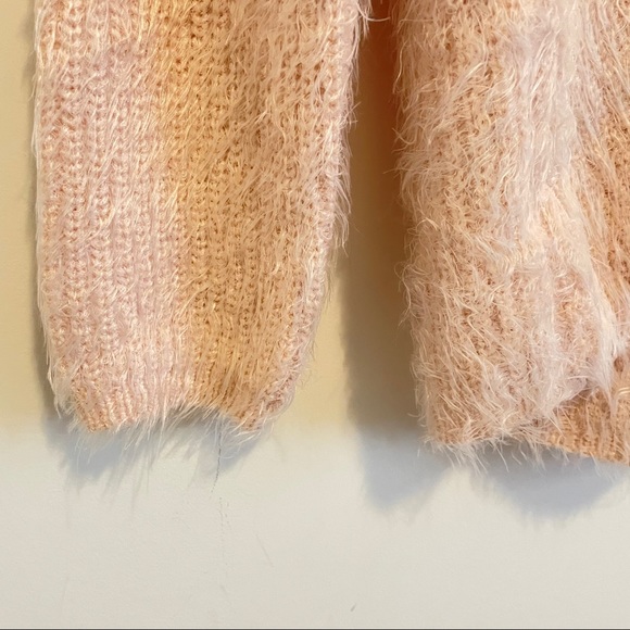 Like new: Ultra Soft V-Neck Drop Sleeve Sweater - Picture 4 of 10